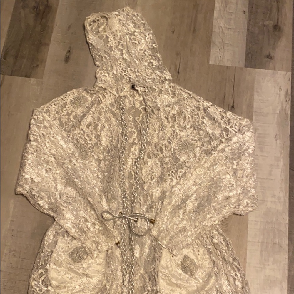 VTG Very fancy Lace and Pearl coverup